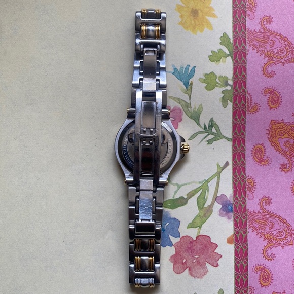 Rare Authentic Gucci 9040L Champagne Dial 2-toned Stainless Steel Ladies Watch. - Picture 11 of 16